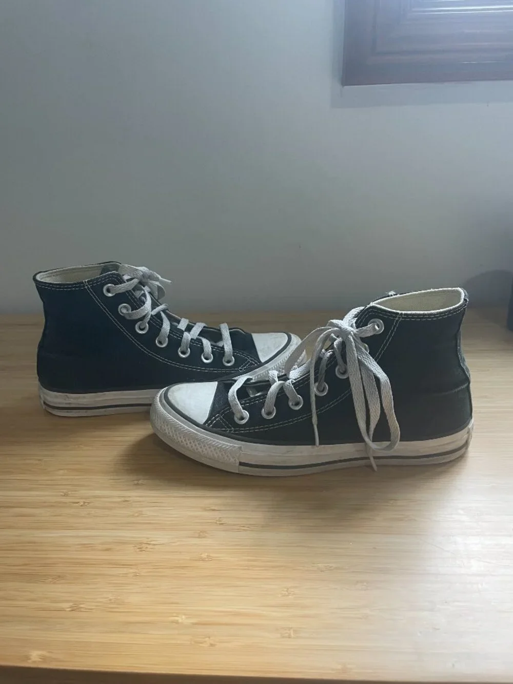 Black and White high top converse - Picture 4 of 6